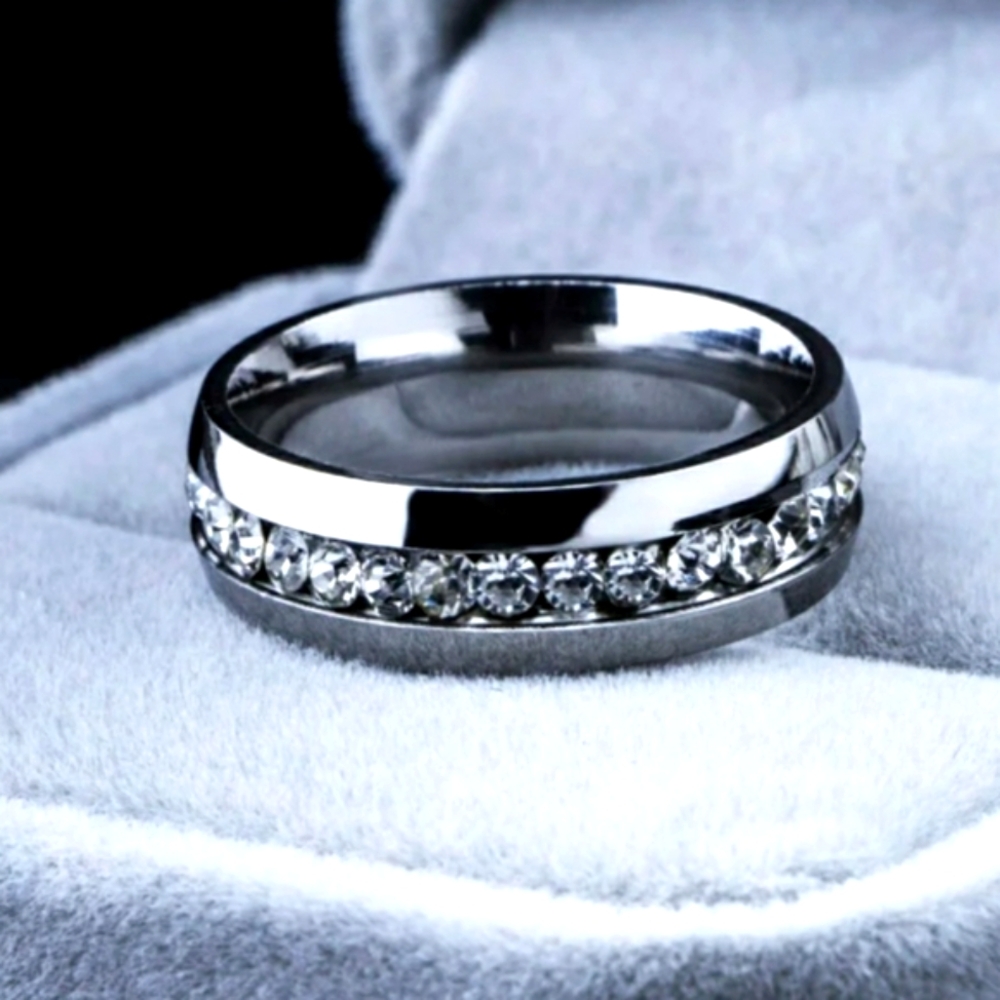 NEW 18k White Gold CZ Women's Wedding Band Engagement Ring